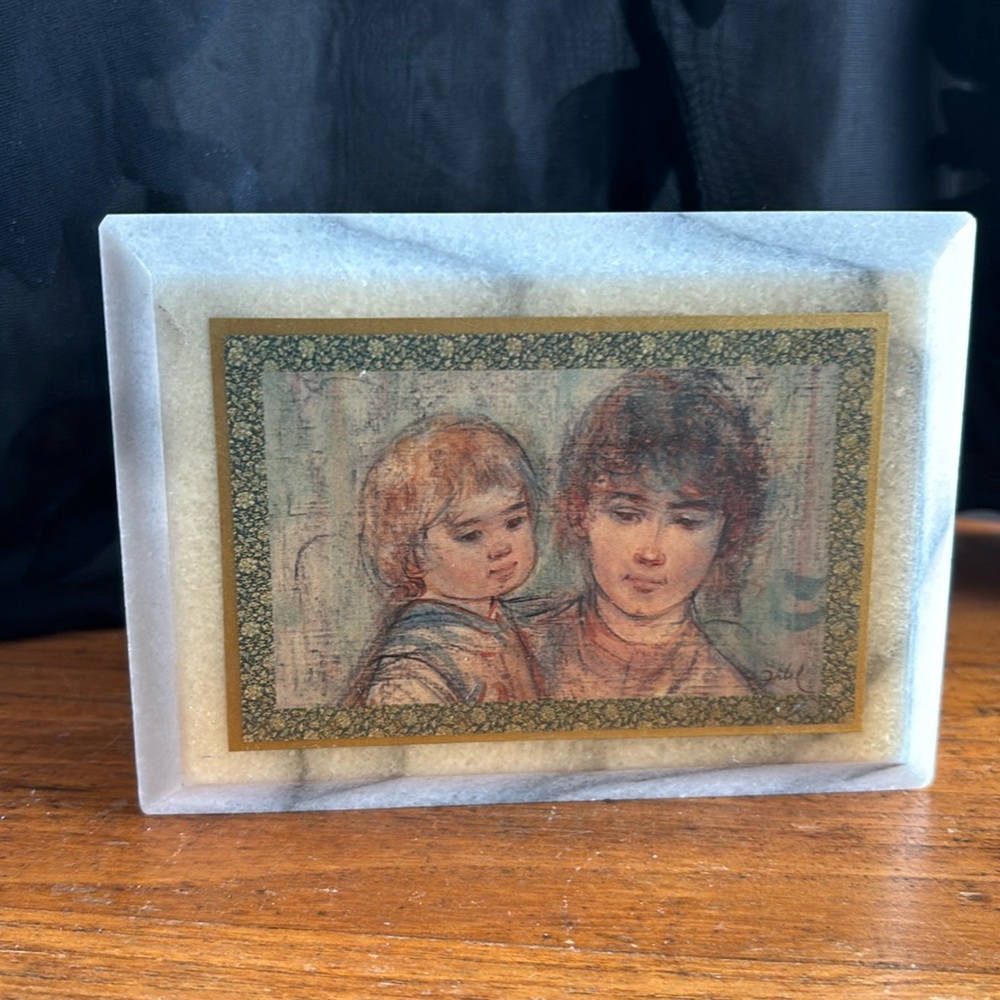 Vintage Edna Hibel white/gray marble hand finished trinket box with lid